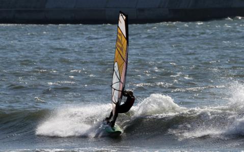 WINDSURFING 江ノ島東浜