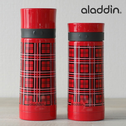 赤いタータンチェックの水筒「aladdin AVEO レッドチェック」