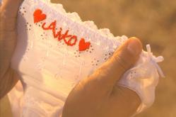 Aikoの刺繍入りのパンティ