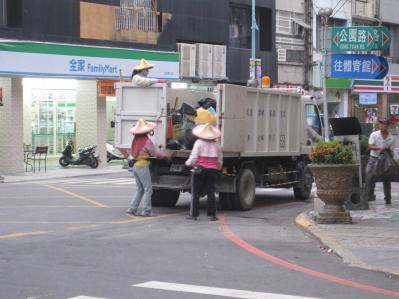 ゴミ収集の女性