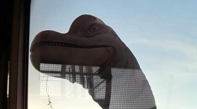 ビッグホップの観覧車からブラキオサウルスの顔のアップ