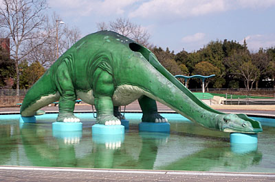 茨城県八坂公園　プールの恐竜