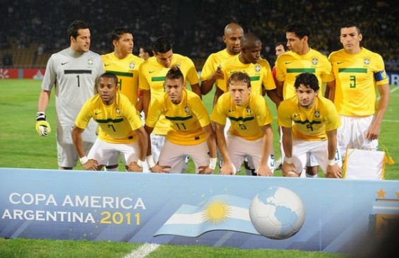 ブラジル代表集合写真vsエクアドル代表コパアメリカ2011