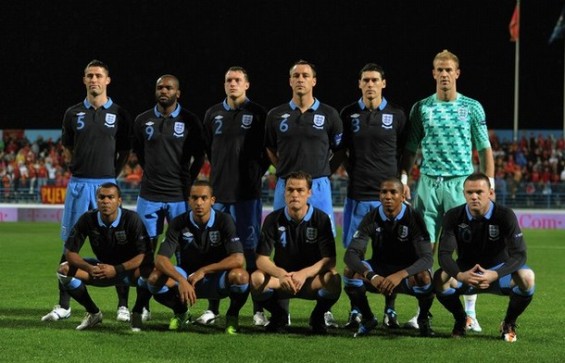 イングランド代表集合写真vsモンテネグロ代表ユーロ2012予選