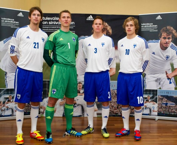 フィンランド代表2012ホームユニフォーム