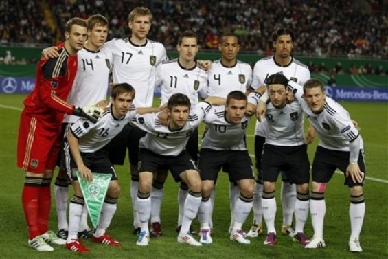 ドイツ代表集合写真vsカザフスタン代表ユーロ2012予選