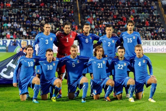 イタリア代表集合写真vsフェロー諸島代表ユーロ2012予選