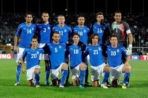 イタリア代表集合写真vs北アイルランド代表ユーロ2012予選
