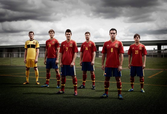 スペイン代表ホーム新ユニフォーム(EURO2012モデル)豪華6ショット画像