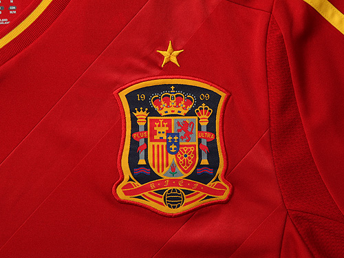 スペイン代表12 13ユニフォームadidas ホーム半袖 クローズアップ画像 サッカーレプリカユニフォームｎａｖｉ
