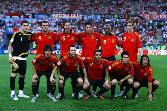 スペイン代表集合写真vsドイツ代表ユーロ2008決勝