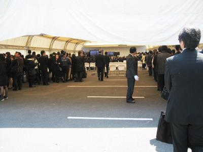 田中好子さん告別式 式場前の特設テント