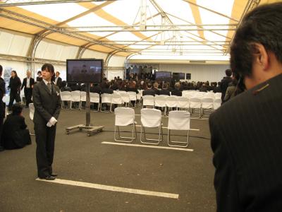 田中好子さん告別式 式場前の特設テント