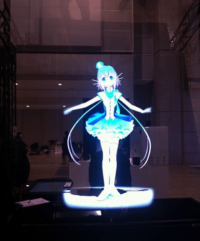 超ボーカロイドエリアにて蒼姫ラピスのコラボイラストや3D立体モニター「SORIS」を展示
