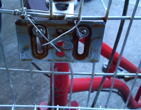 自転車カゴの修理した金具