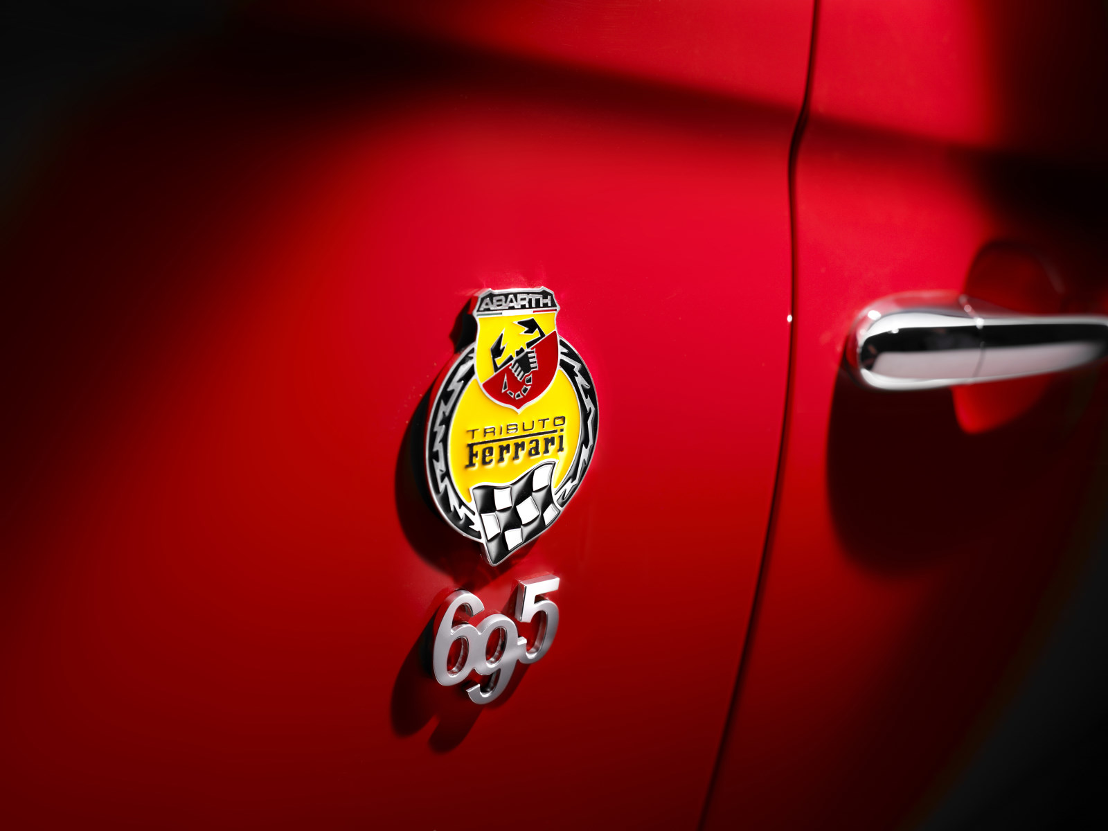 Love Ferrari Exotic Cars フェラーリの世界 高級車の情報 アバルト 695 トリビュート フェラーリ