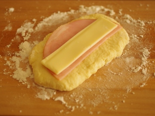 うずまきハムとチーズの簡単おかずパン05