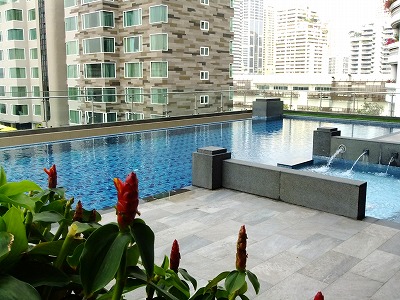 バンコクでのアパートメント　「プール」