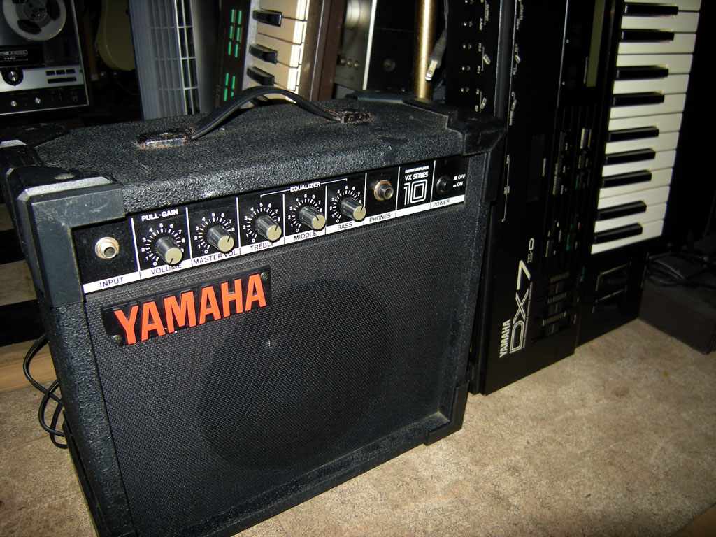 YAMAHA GUITAR AMP VX10 | 電気的懐古趣味