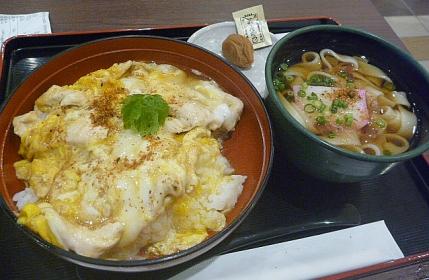 20130512浜松SA鶏三和香草美水鶏親子丼.JPG