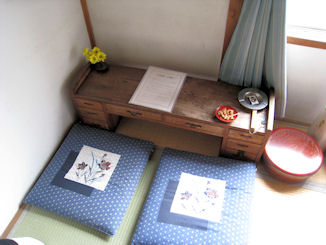 駒の湯山荘　部屋　文机