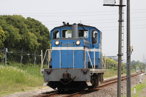 甲子（極東）～前川間の３０３列車のＫＤ６０ ３