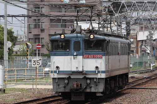 蘇我駅の１３５７列車のＥＦ６５ １０９０