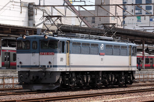 蘇我駅の３０９１列車のＥＦ６５ １０６３