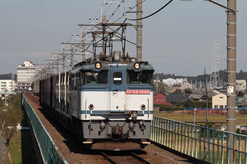 十二橋駅にやってきた７２列車のＥＦ６５ １０８８