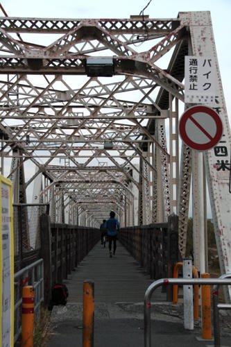 赤川仮橋の様子