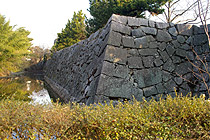 大和郡山城のお堀と石垣