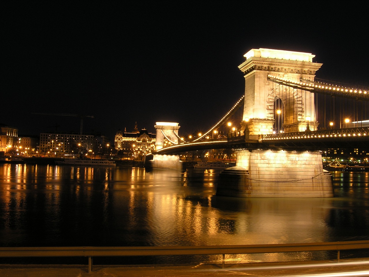 ハンガリー　セチェーニ橋